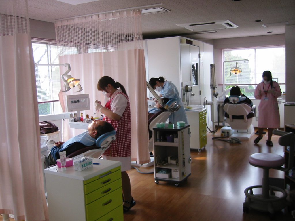 東松島市鳴瀬歯科診療所　診療風景です
